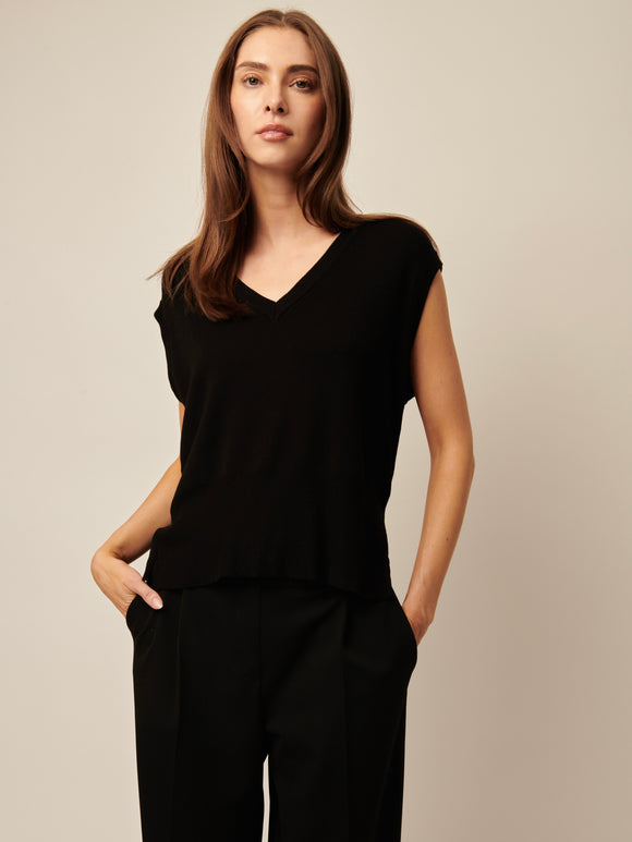 Maggie Top Caviar | LINE